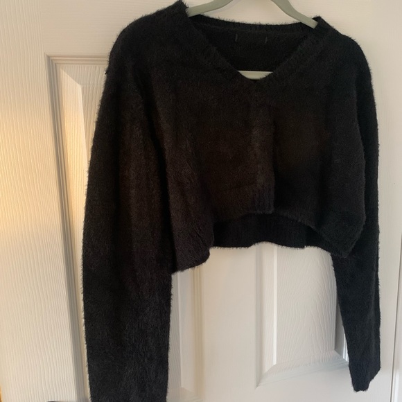 Tiny black cropped sweater. Fluffy material. - Picture 2 of 4